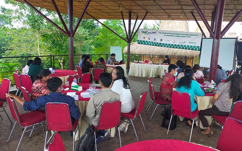 Workshop on Building Relationships and Partnerships between SMK Tourism and the Business World & Industrial World (DUDI)